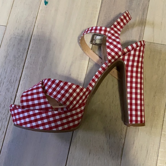 red and white platform heels - Picture 2 of 2